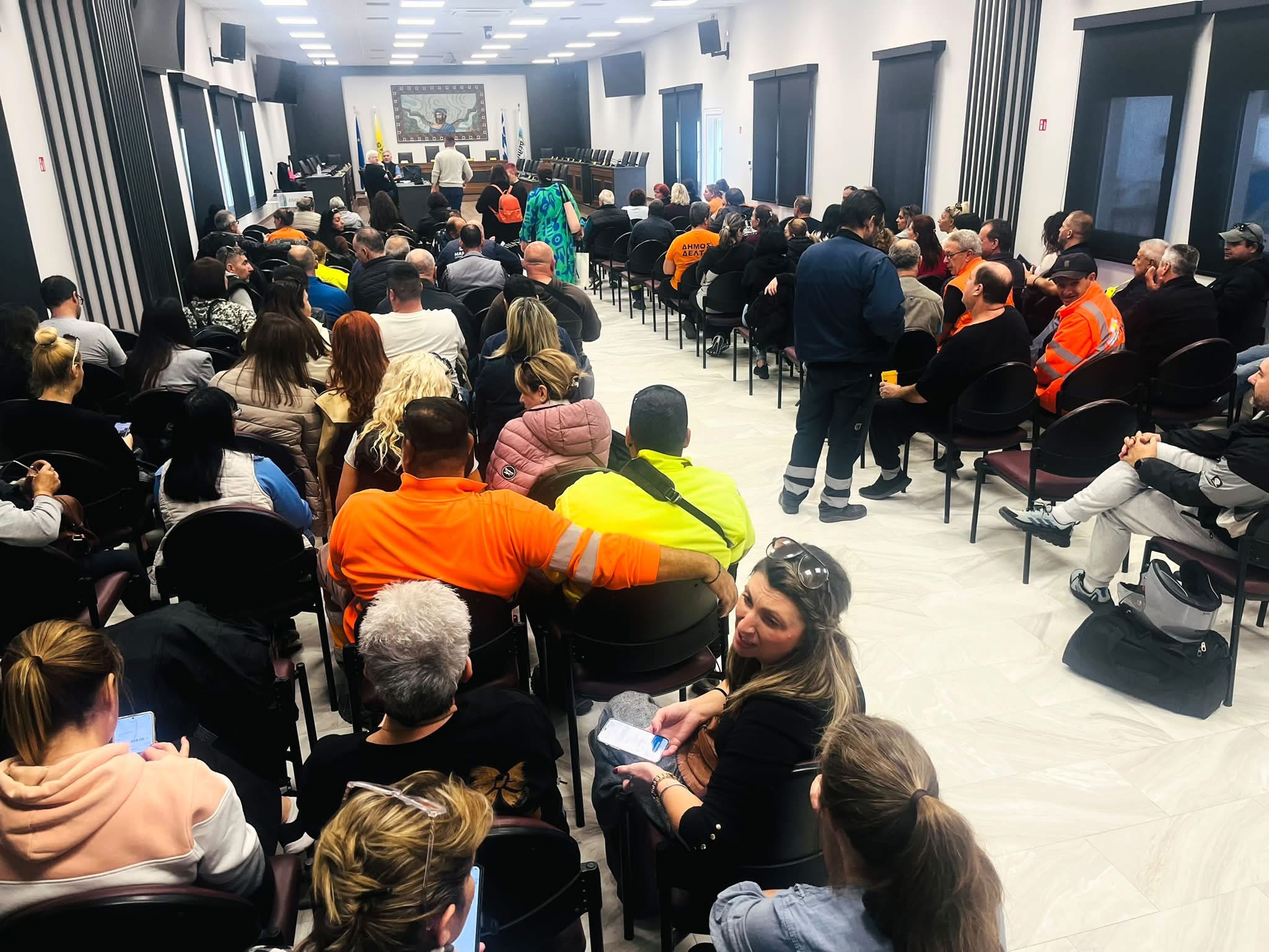Εργαζόμενοι του Δήμου Δέλτα στην έκτακτη Γενική Συνέλευση στο Κέντρο Πολιτισμού Σίνδου